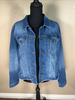 Vigoss Women’s Distressed Medium Wash Denim Jean Jacket Size Large NWT